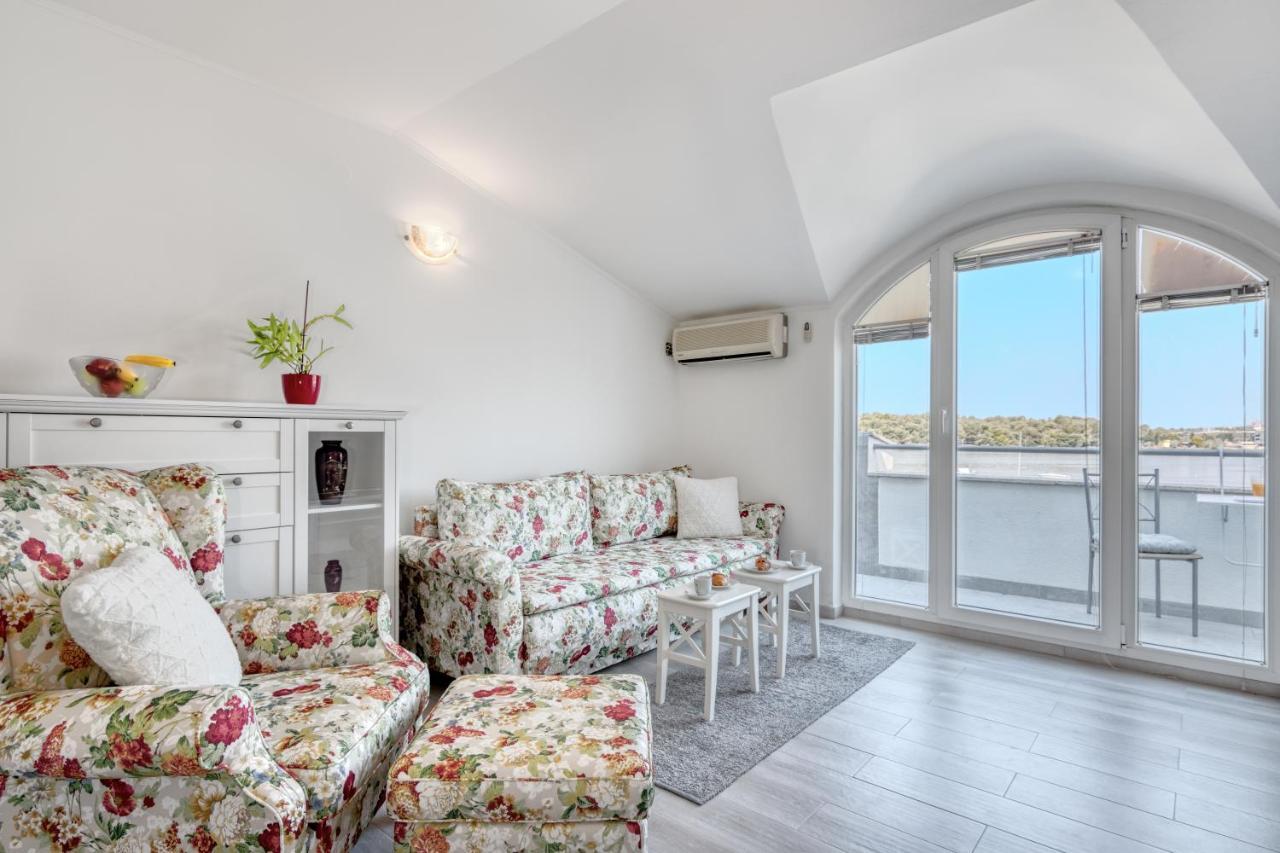 Penthouse Zola With Private Parking * Medulin